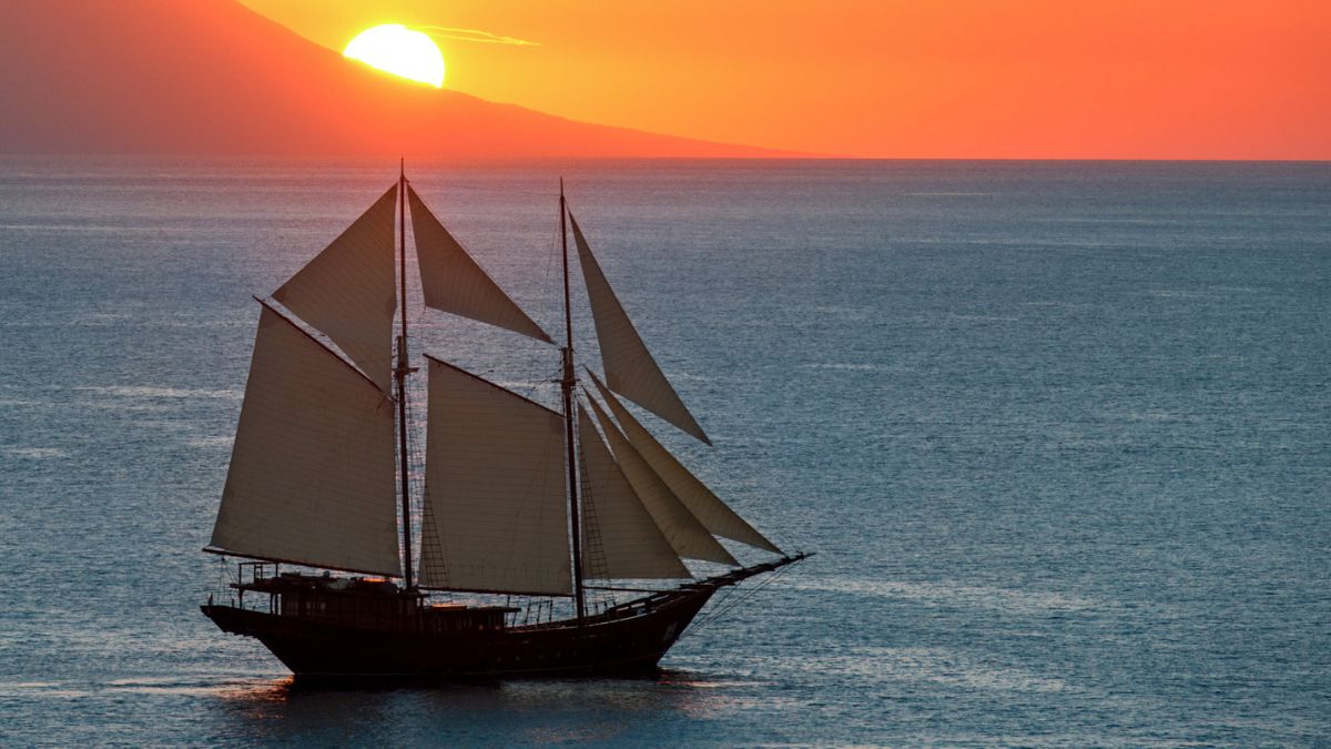 Phinisi yacht charter, charter yacht in Indonesia. Exploring Raja Ampat, Komodo or take an expedition to the Arctic or Antarctica